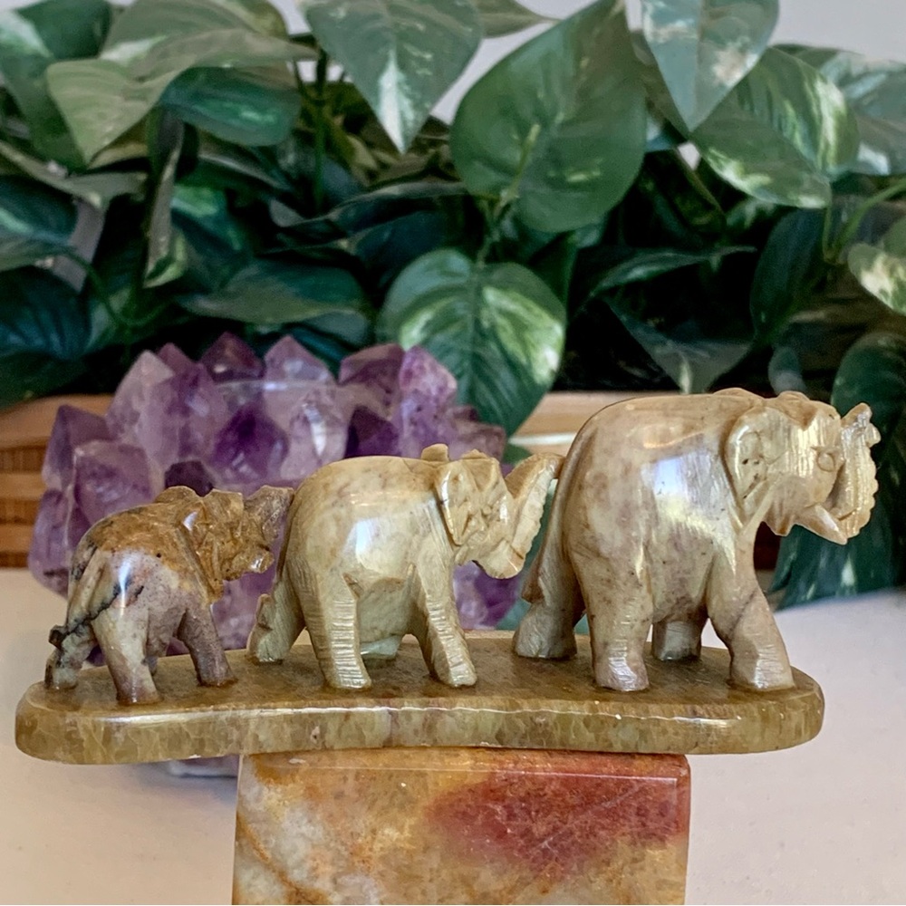 Hand Carved Soapstone Elephant Family Figurine Sculpture Carving Animal Parade